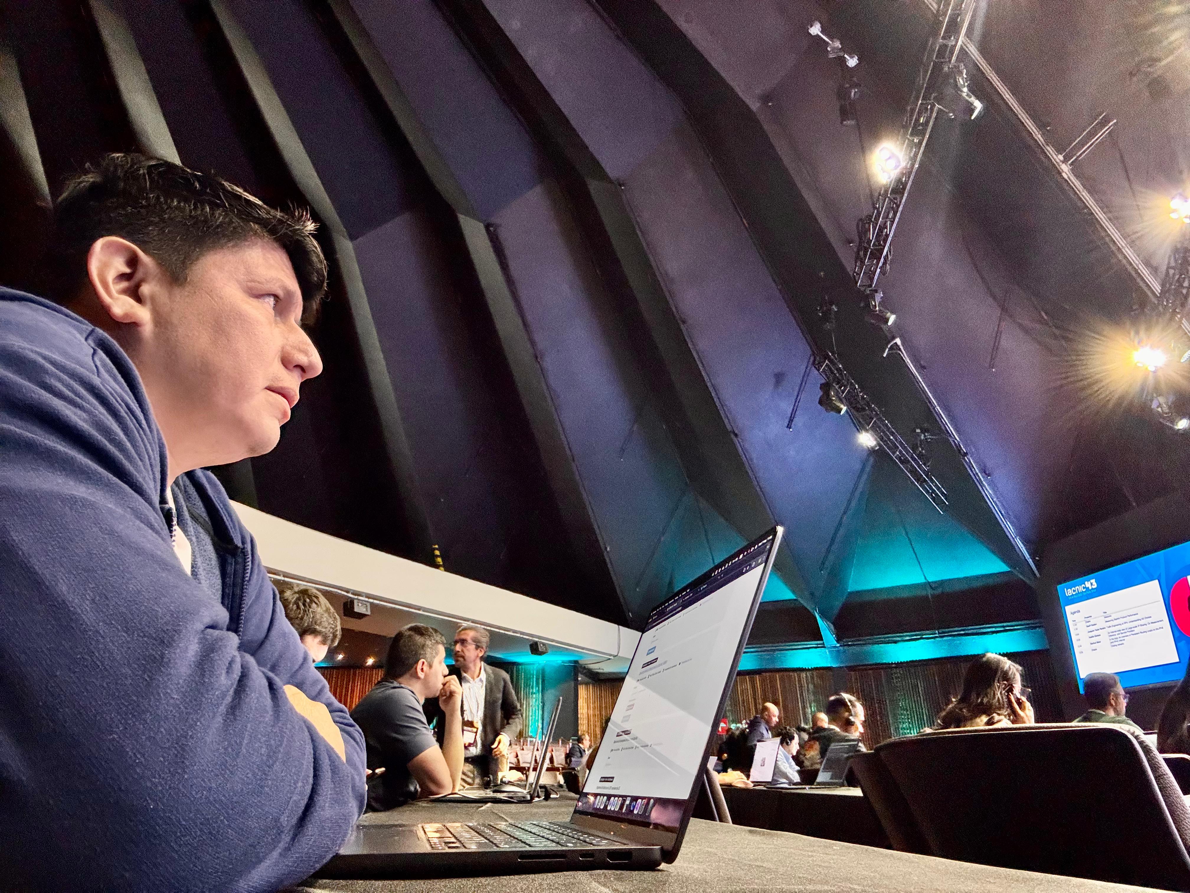 Participación en sesiones técnicas de enrutamiento en LACNIC 43